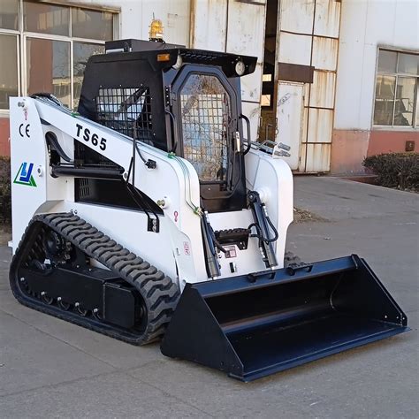 wheel or track skid steer on farm|best rated tracked skid steer.